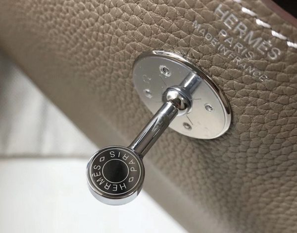 Designer replica Hermes Lindy 26cm handbag in taupe grey - Image 3