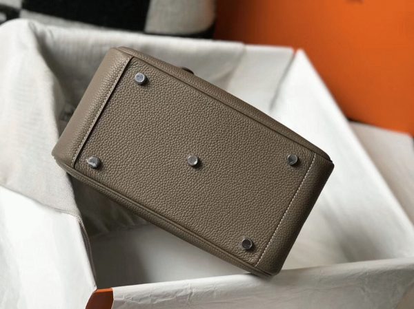 Designer replica Hermes Lindy 26cm handbag in taupe grey - Image 7