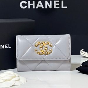 Chanel 19 flap card holder